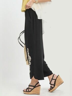 💜Hello Gorgeous! Umgee Linen Embroidered Wide-Leg Boho Pants